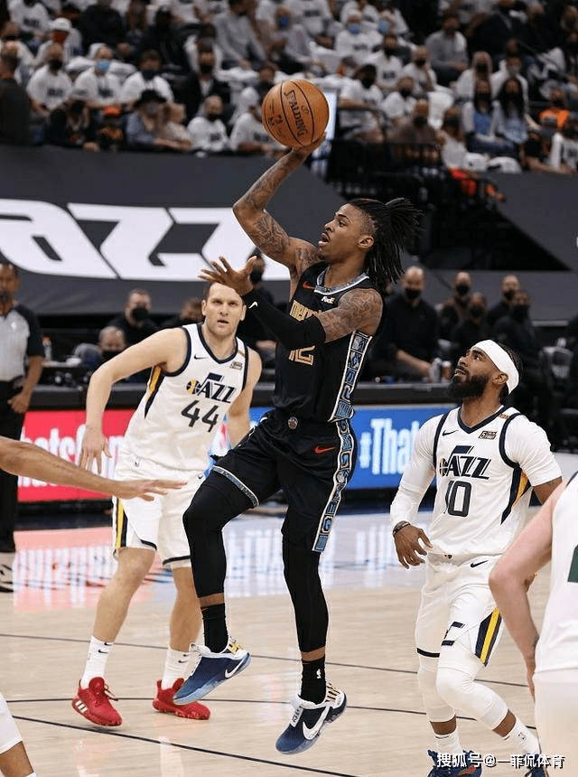 关于那不勒斯训练开放日；集结日战术微调引欢呼；NBA常规赛在即；球队文化再被提及的信息